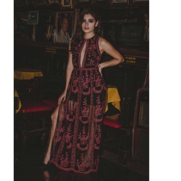 Honey Punch Dresses & Skirts - Honey punch Lace embroidered maxi halter sheer overlay dress NEW Small